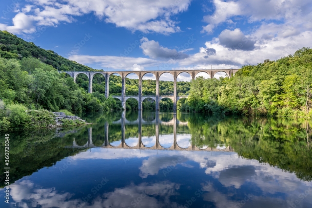 1000_F_360720345_apvNukfGkKUBYS39kcAixO7yXzQhTr1t