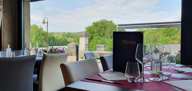 restaurant-bord de eau terrasse